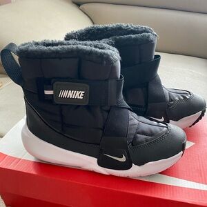 Nike winter boots, kids size 13C.